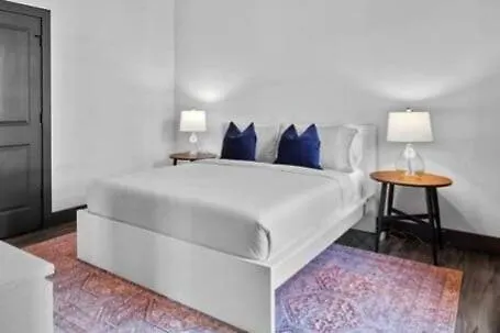 Riverfront Loft - Steps To Arch, Casino & Convention Center 아파트